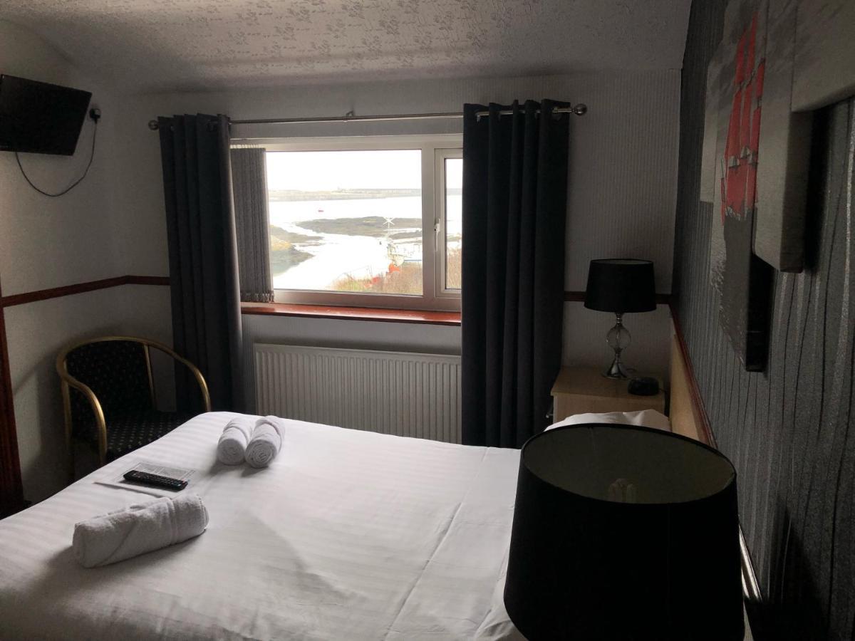 Boathouse Hotel Holyhead Bagian luar foto