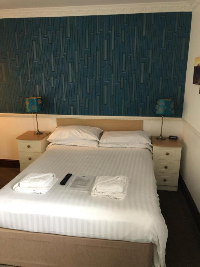 Boathouse Hotel Holyhead Bagian luar foto
