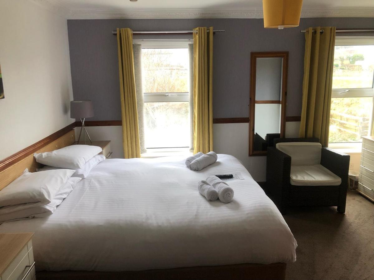 Boathouse Hotel Holyhead Bagian luar foto