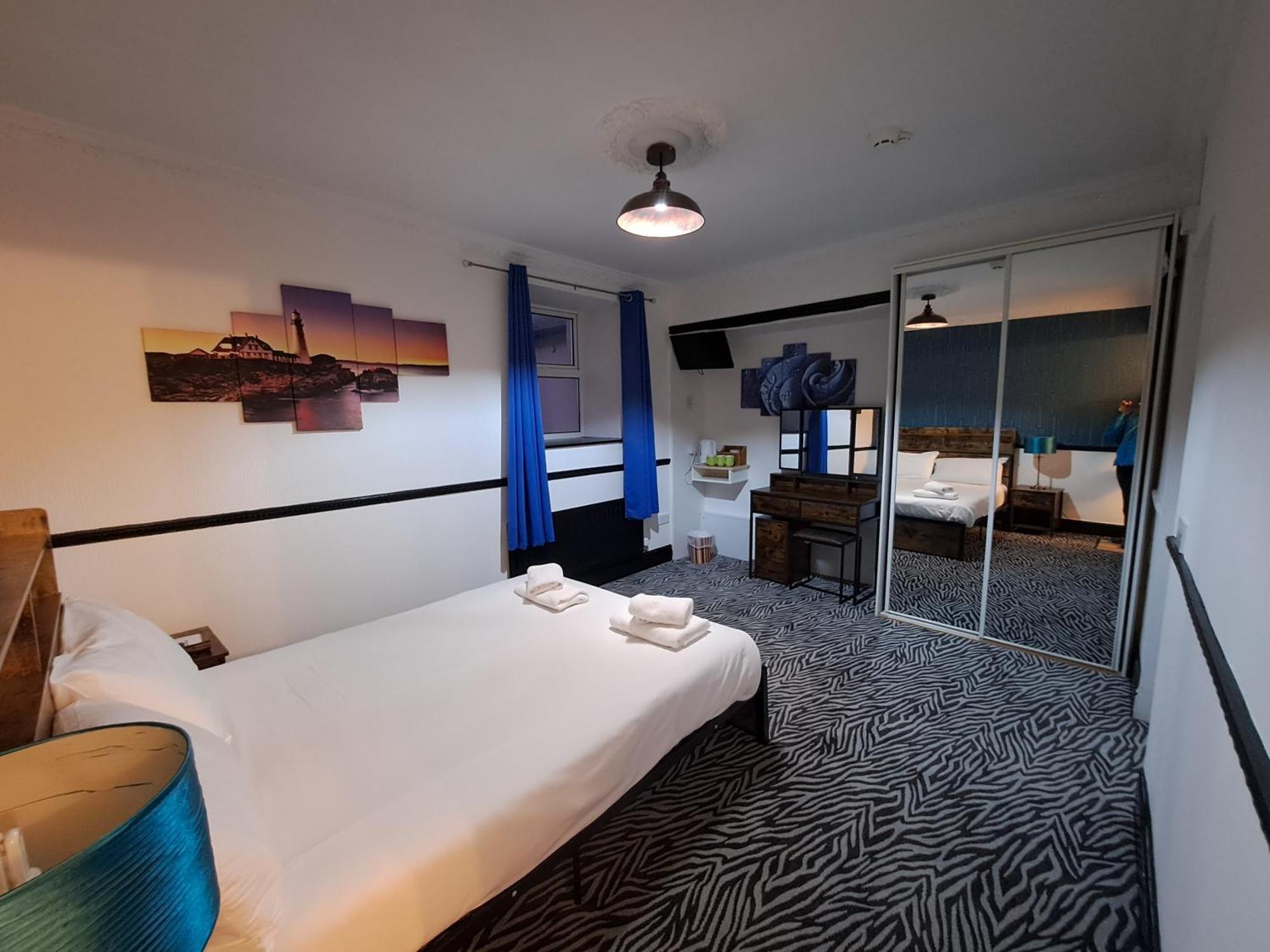Boathouse Hotel Holyhead Bagian luar foto