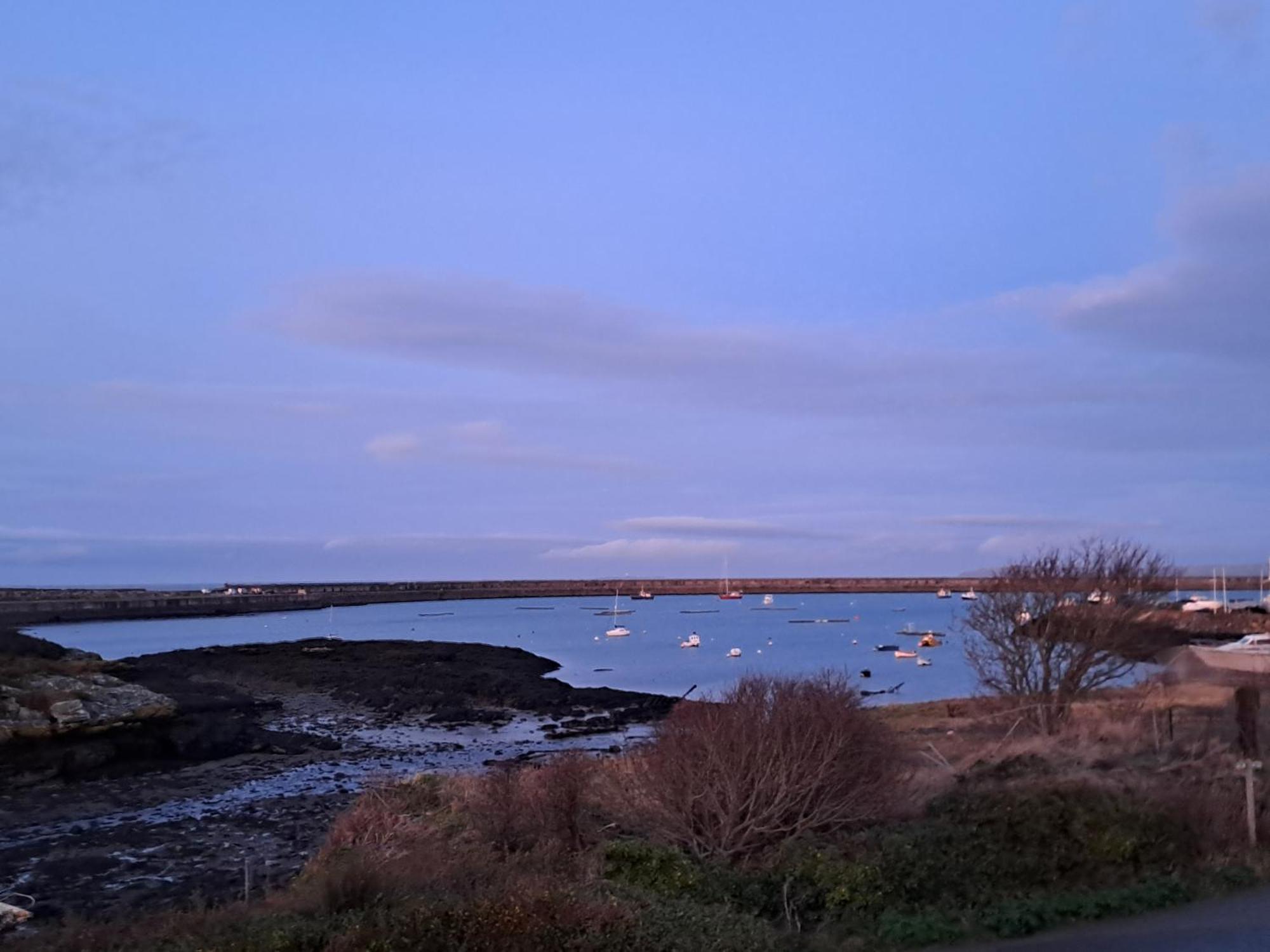 Boathouse Hotel Holyhead Bagian luar foto