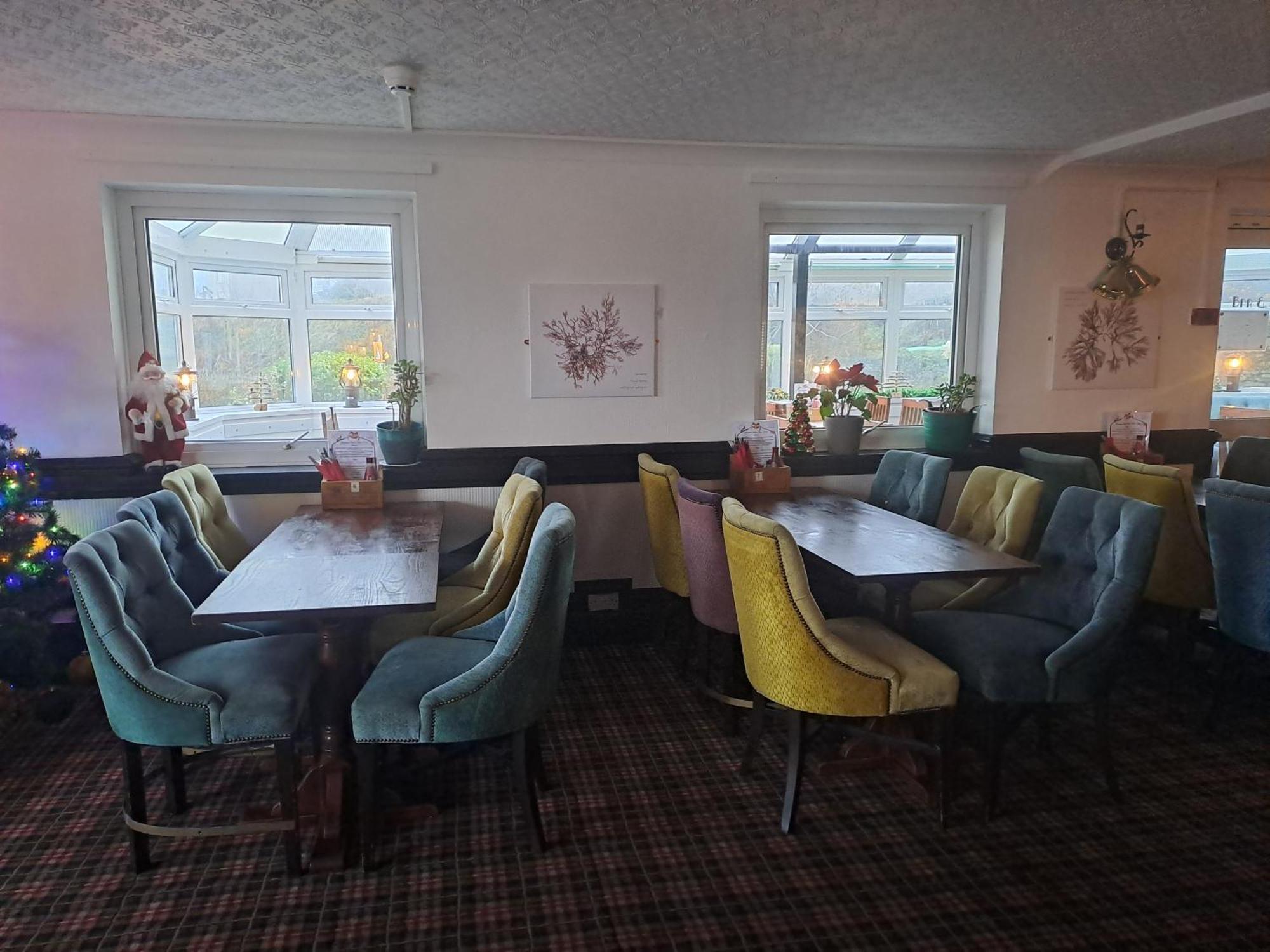 Boathouse Hotel Holyhead Bagian luar foto
