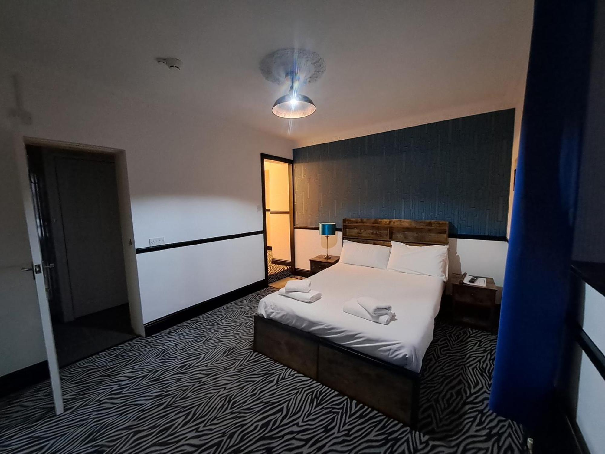 Boathouse Hotel Holyhead Bagian luar foto