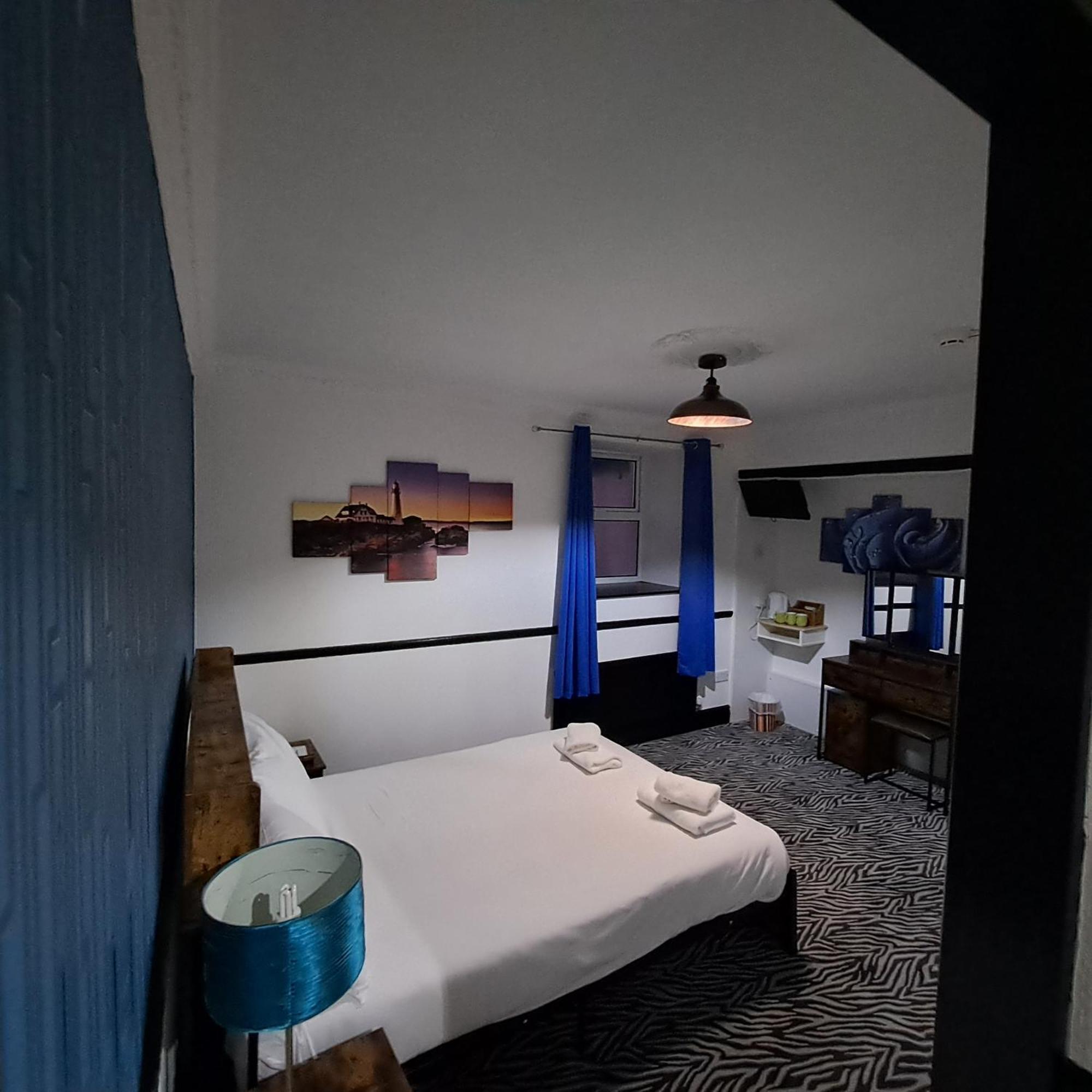 Boathouse Hotel Holyhead Bagian luar foto