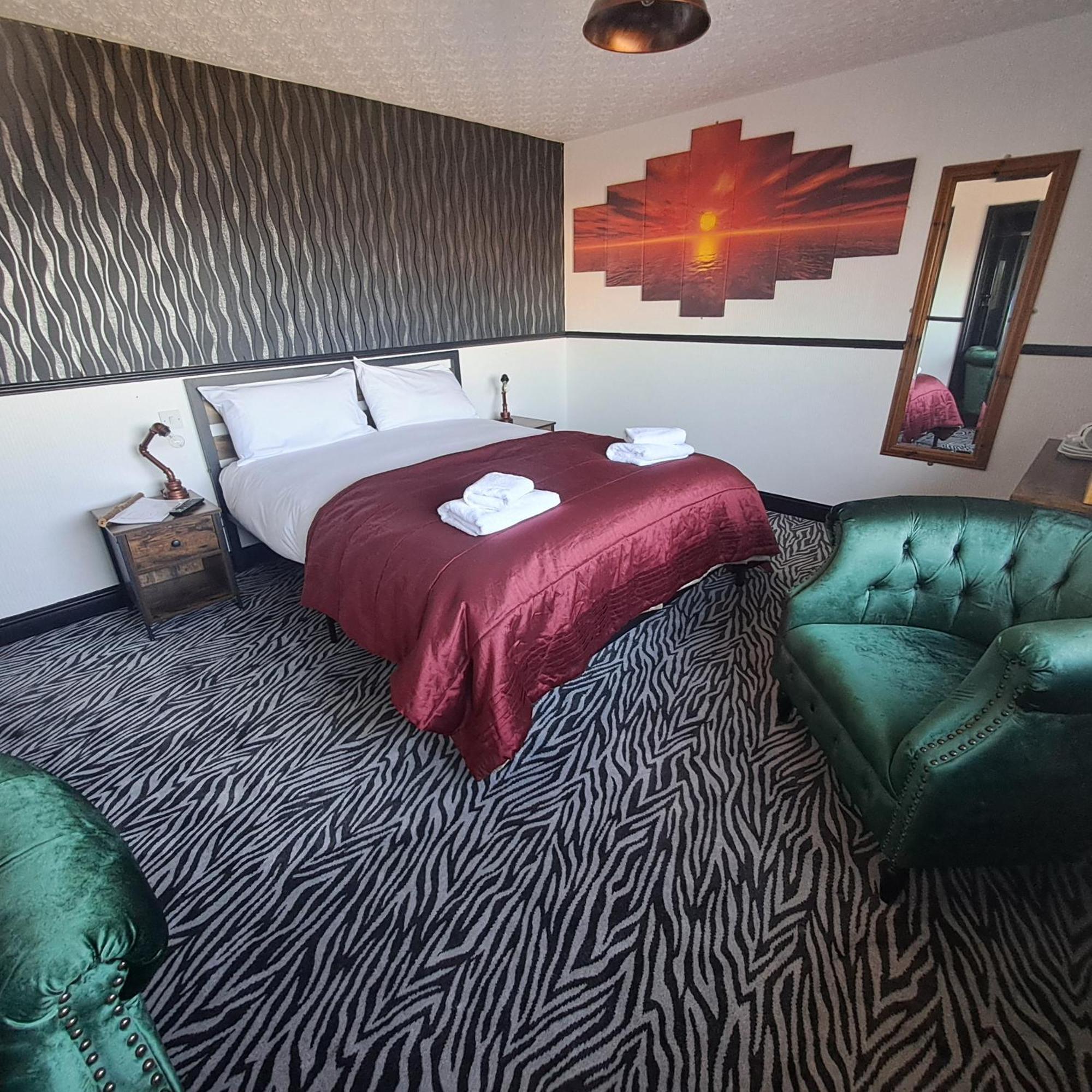 Boathouse Hotel Holyhead Bagian luar foto