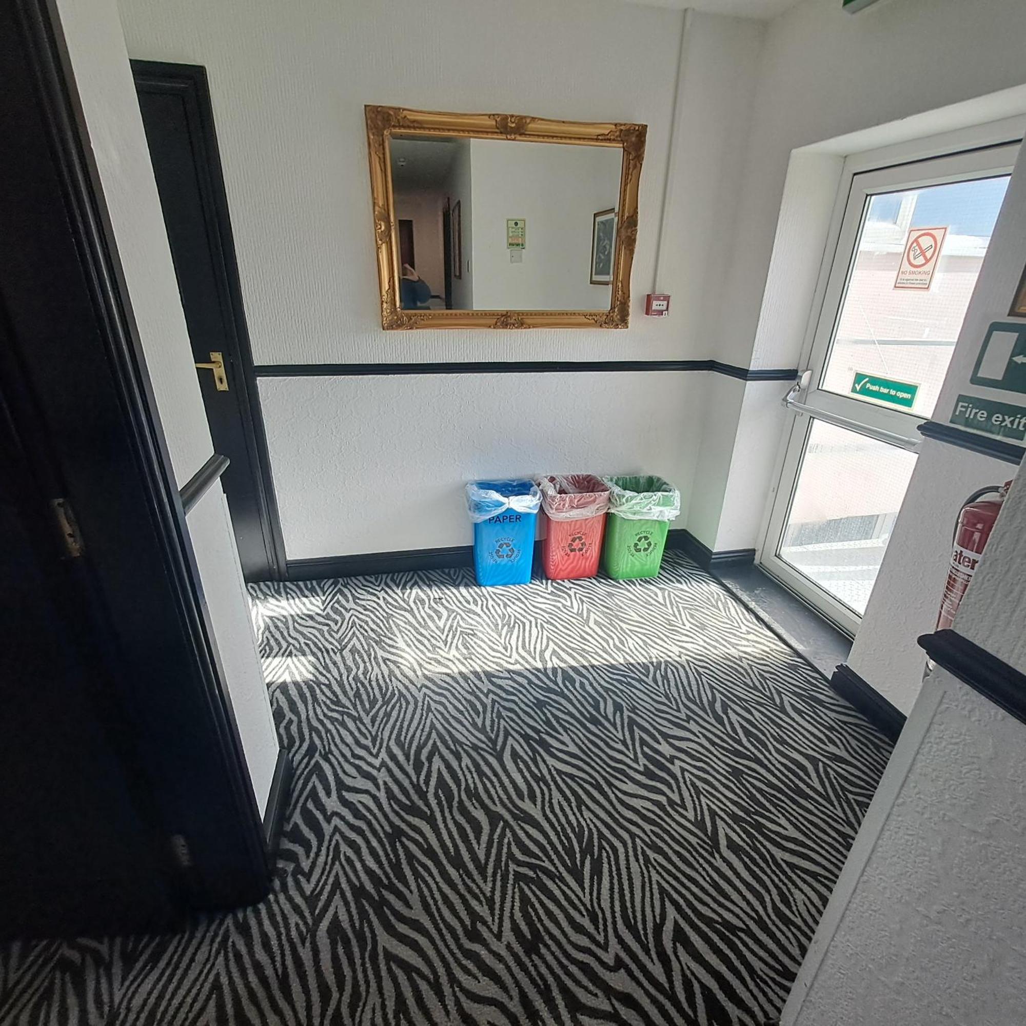 Boathouse Hotel Holyhead Bagian luar foto