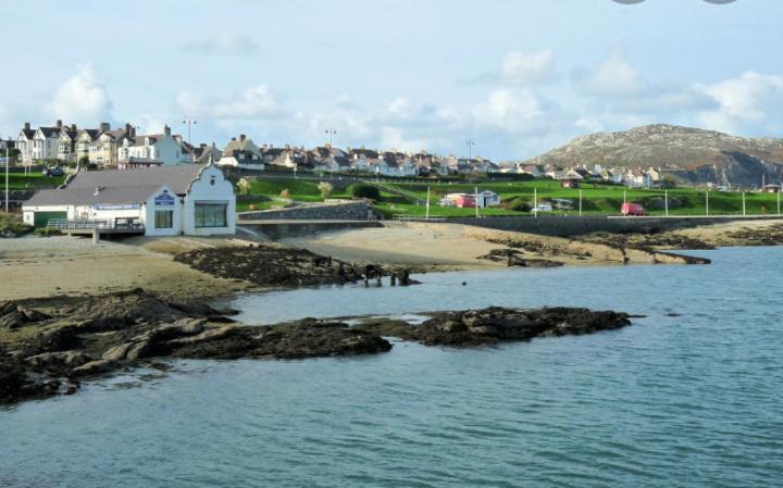 Boathouse Hotel Holyhead Bagian luar foto
